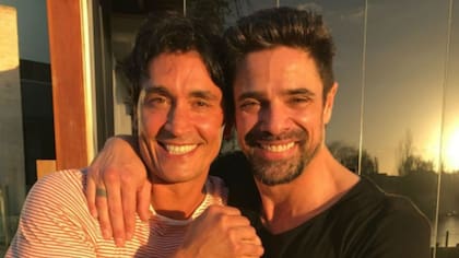 Rivales en la pantalla, amigos en la vida: Sebastián Estevanez y Luciano Castro disfrutaron de una tarde de sol
