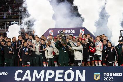 River festejó el título de la Liga Profesional y aspira a levantar el trofeo de la Copa de la Liga; resultó el mejor equipo de la Tabla Anual, ganó los dos clásicos del año, se clasificó para la Copa Libertadores 2024 y virtualmente jugará el Mundial de Clubes 2025