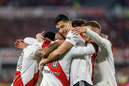 River Plate derrotó con autoridad a Estudiantes de La Plata para festejar el título de la LPF