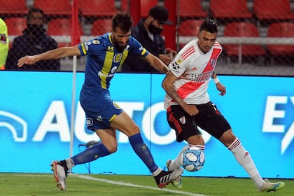 Central complicó a River no sólo por lo que se expone el conjunto millonario al atacar, sino también por los desajustes defensivos que viene sufriendo.