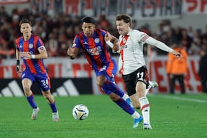 River domina el juego en el Monumental y San Lorenzo juega con diez: expulsado Reali a instancias del VAR