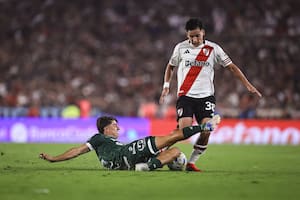 El River de Coudet tiene el control en el Monumental, pero todavía no llegó con claridad ante Sarmiento
