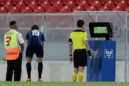 Gallardo fue crítico con las interrupciones que el VAR le genera a River