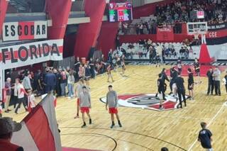 Se suspendió un partido de básquet en el gimnasio de River por una gotera
