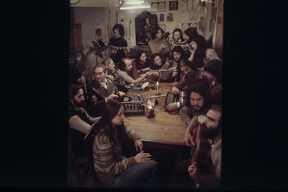 Los músicos de MIA, durante un ensayo en la casa-estudio de Villa Adelina