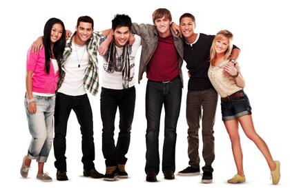 Rivera junto a sus compañeros de elenco de los Power Ranger