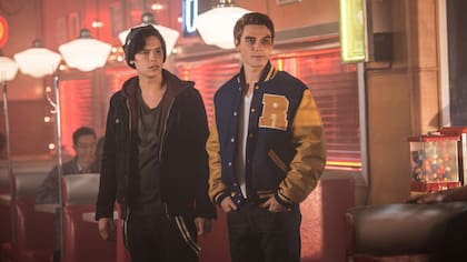 Archie junto a su mejor amigo, Jughead