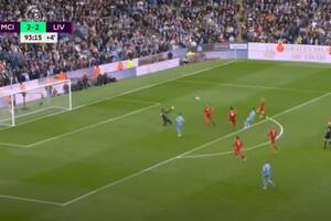 El gol que erró Mahrez en el descuento: empate entre el City y Liverpool y arde la Premier
