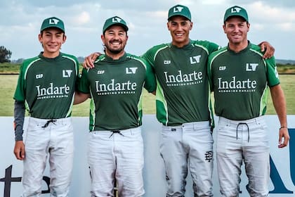 RN Los Tapiales Indarte –integrado por Santino Taranco, Ale Elhordoy, Lucas Criado y Gonzalo Ferrari– se subieron al podio de los ganadores