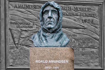 Roald Amundsen es considerado uno de los exploradores más importantes de noruega: se pueden ver estatuas en su homenaje en diferentes ciudades del país