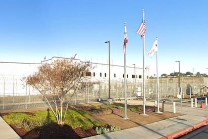 Rob Bonta, fiscal general de California, denuncia abusos del ICE en el centro de Adelanto