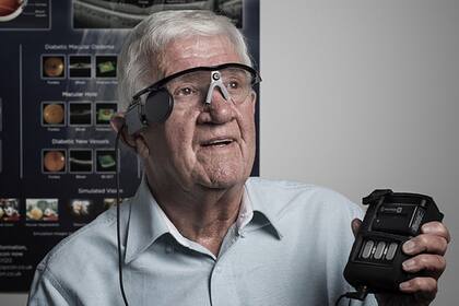 Rob Flynn se convirtió en la primera persona en combinar la visión natural de su ojo izquierdo junto a un sistema biónico en el lado derecho