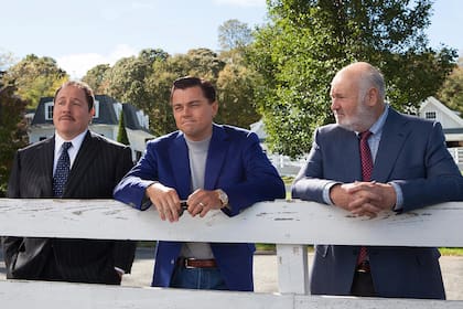Rob Reiner junto a Jon Favreau y Leonardo DiCaprio en El lobo de Wall Street
