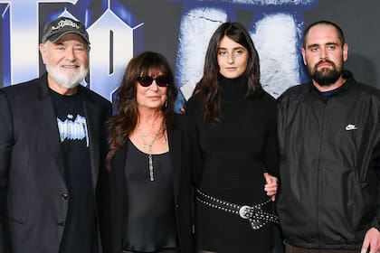 Rob Reiner, Michele Singer Reiner, junto a sus hijos Romy y Nick Reiner en la premiere de Spinal Tap II: el final continúa, en septiembre pasado
