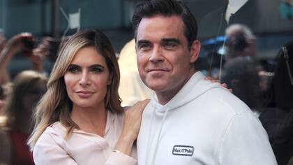 Robbie Williams junto a su mujer, tiempo atrás