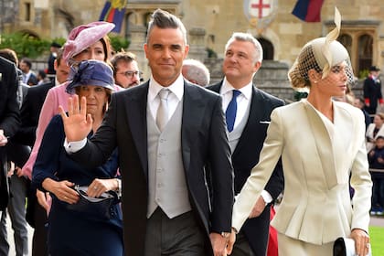 Robbie Williams llegó a la boda junto a su mujer