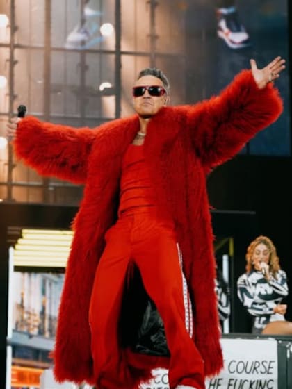 Robbie Williams tiene una fortuna de 300 millones de dólares y activos inmobiliarios (Instagram/@robbiewilliams)