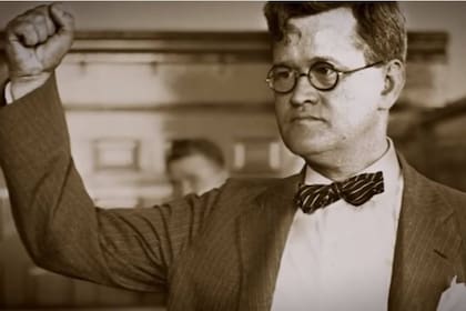 Robert Crowe, abogado del estado y fiscal del caso fue el que investigó y descubrió que Leopold y Loeb habían cometido el asesinato, a su entender, "el crimen más horrendo, vil, cobarde, repugnante y cruel jamás cometido"