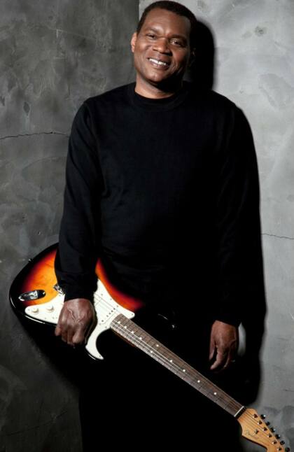 Robert Cry tocó con Eric Clapton, Stevie Ray Vaughan, John Lee Hooker y hoy es una de las grandes figuras del blues