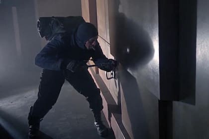 Robert De Niro hizo una pequeña participación en el film y sus exigencias pusieron a prueba la paciencia de los protagonistas, aunque luego fue clave su apoyo para que Terry Gilliam lograra imponer su versión de la película