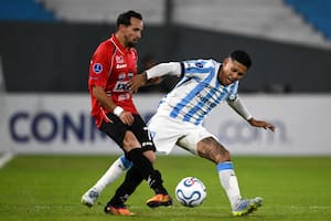 Racing lo da vuelta ante Caracas con un penal polémico y Maravilla Martínez llegó a los 60 goles