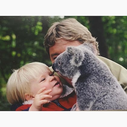 Robert junto a su papá y un koala (Foto: Instagram @robertirwinphotography)