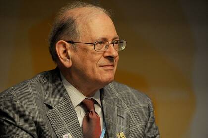 Robert Kahn colabora con la Unión Internacional de Telecomunicaciones en el desarrollo de nuevos estándares para las redes