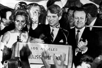 Robert Kennedy, minutos antes de su asesinato en el hotel Ambassador, de Los Angeles