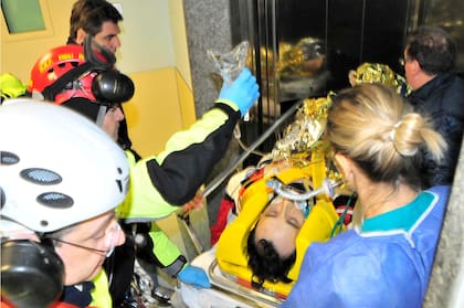 Kubica ingresa al hospital de Liguria, Italia, tras el accidente de rally que le fracturó los brazos y una pierna, con hemorragias internas, en febrero de 2011; sobrevendrían varias intervenciones quirúrgicas y un año y medio de inactividad, con secuelas hasta hoy.