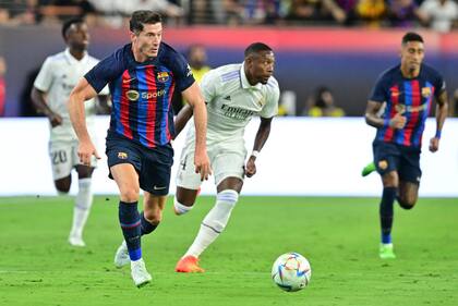 Robert Lewandowski, en acción en el duelo de pretemporada ante Real Madrid: fue su debut en Barcelona