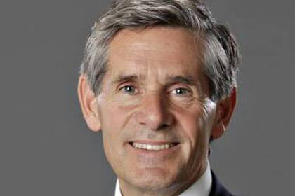 Robert McEwen, propietario de la empresa minera McEwen Mining Inc.