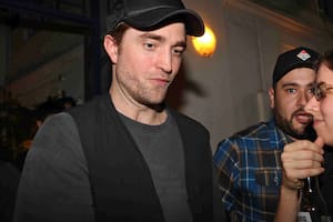 “Ojalá se lo ponga”: las tres obras que Robert Pattinson compró en Argentina