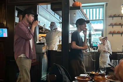 Robert Pattinson en la parrilla Don Julio subida a X por un usuario