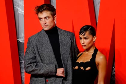 Robert Pattinson junto a Zoë Kravitz en la presentación de The Batman