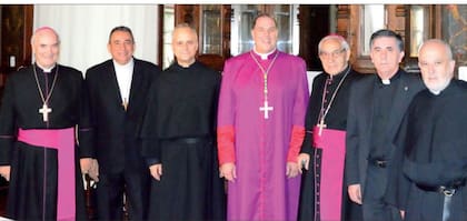 Robert Prevost, en 2013, en La Plata, durante la ordenación como obispo de monseñor Alberto Bochatey
