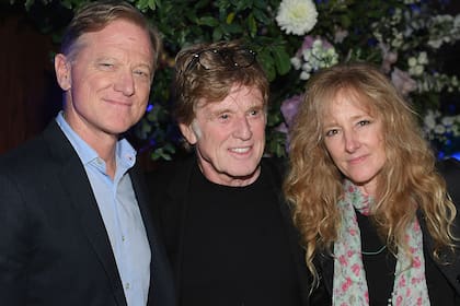 Robert Redfort, en 2017, junto a sus hijos James y Shauna