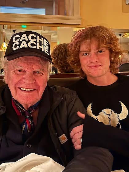 Robert Wagner junto a su nieto, Riley