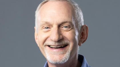 Robert Waldinger es todo un gurú de la felicidad y lo explica al detalle