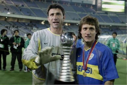 Roberto Abbondanzieri y Guillermo Barros Schelotto, dos figuras del Boca campeón intercontinental de 2003.