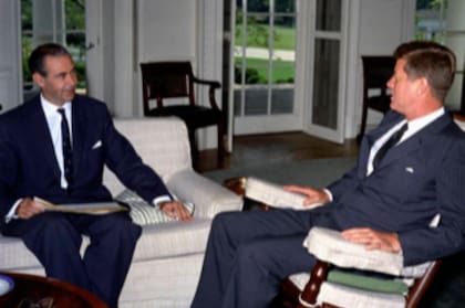 Roberto Alemann con el presidente de Estados Unidos John F. Kennedy
