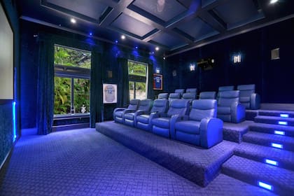 Roberto Alomar adquirió la propiedad en 2009 por 2,4 millones de dólares y realizó diversas mejoras para convertirla en su lujoso hogar