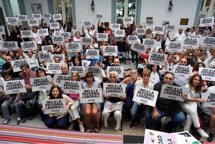 Roberto Baradel, entre los miembros de Ctera que anunciaron un paro para el próximo lunes