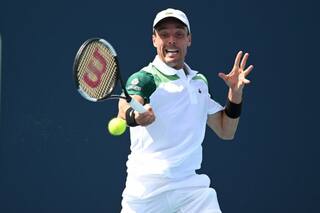 Loco de ira. Un tenista se enojó, insultó a un espectador y el juez reaccionó