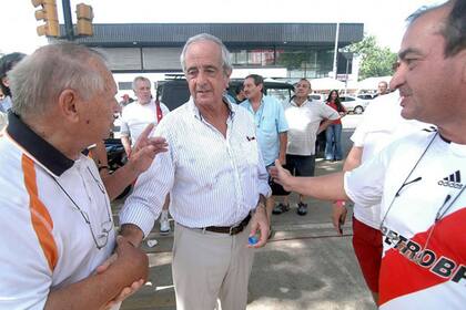 Roberto D''Onofrio recibió la felicitación de Passarella