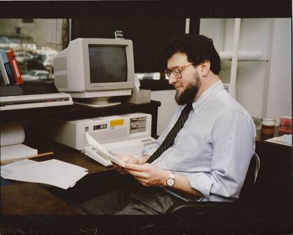 Roberto, en su oficina de Boeing, 1990.