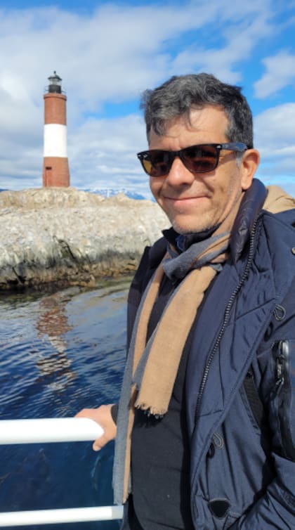 Roberto Fabián Arias Malatesta es historiador especializado en historia militar argentina y Teniente Coronel del Ejército Argentino