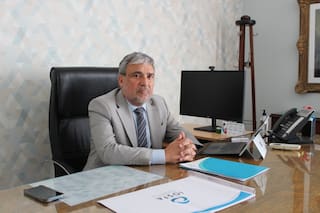 Por una deuda que llegaría a $160.000 millones renunció el presidente de la obra social militar