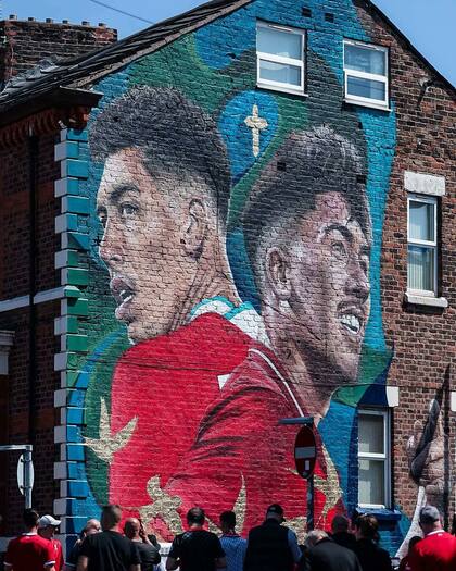 Roberto Firmino tiene su mural en Liverpool, donde es un verdadero ídolo