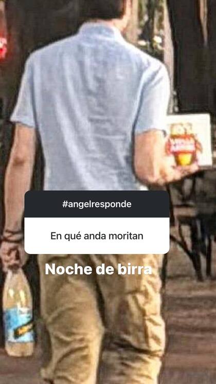 Roberto García Moritán con cervezas en la mano por las calles de Buenos Aires, según el posteo de Ángel De Brito