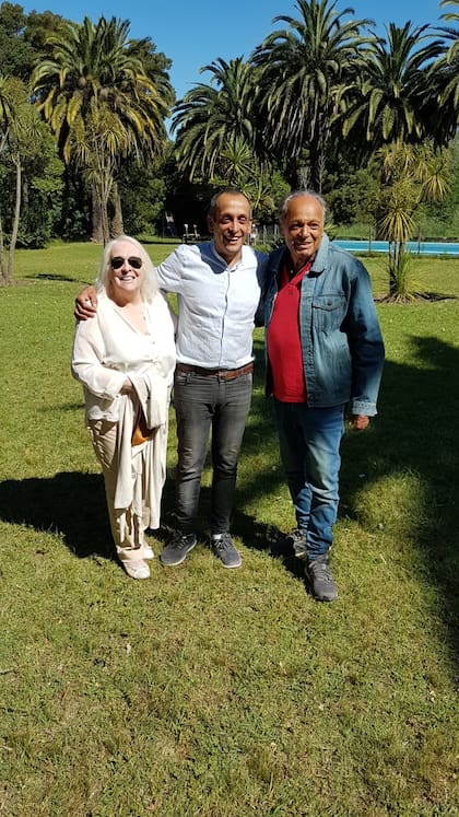 Roberto Giordano en Uruguay con su mujer, Mirta, y su hijo, Luciano